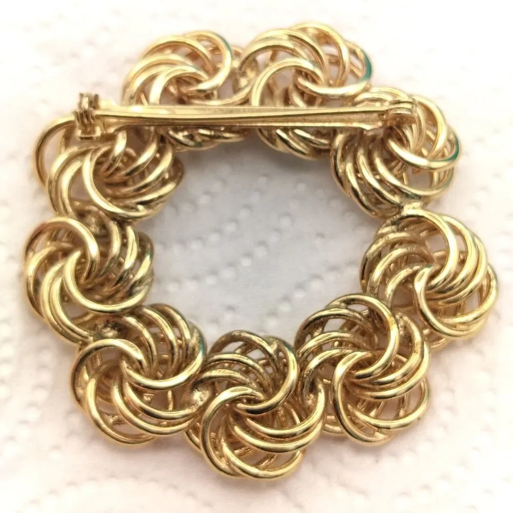 Vintage Gold Tone Wreath Brooch Pin 1.5